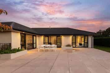 290 Queen Elizabeth II Drive, Mairehau