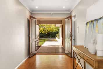 290 Queen Elizabeth II Drive, Mairehau