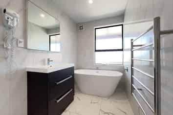 131 Oaktree ave, Browns Bay