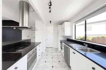 131 Oaktree ave, Browns Bay