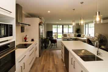 6 Angus Place, Carterton