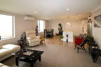 6 Angus Place, Carterton