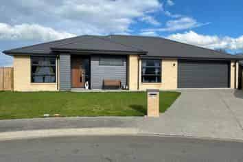 6 Angus Place, Carterton