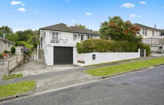 83 Taylor Terrace, Tawa