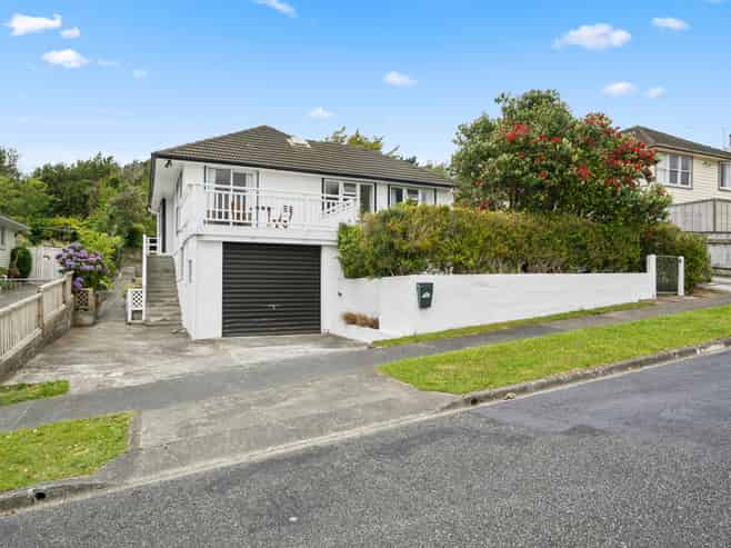 83 Taylor Terrace, Tawa