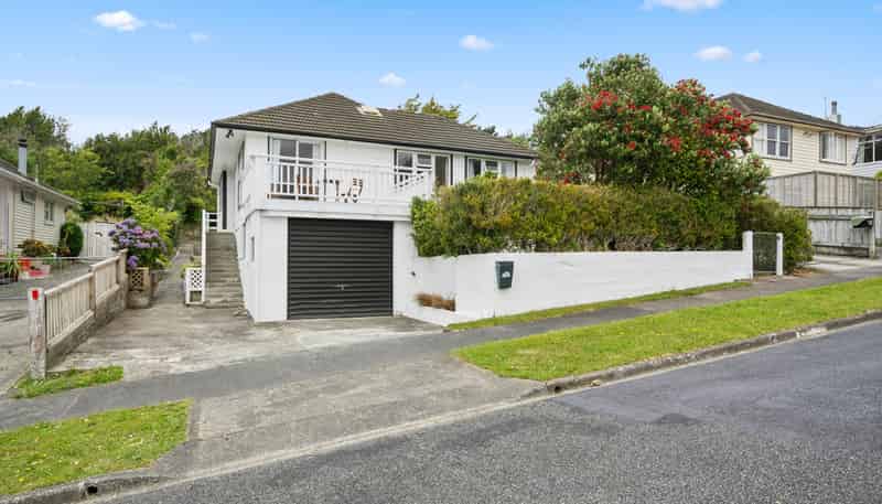 83 Taylor Terrace, Tawa