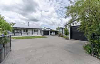 25B Clifton Avenue, Carterton