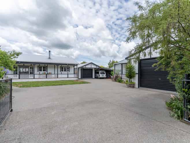 25B Clifton Avenue, Carterton