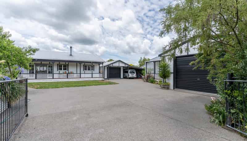 25B Clifton Avenue, Carterton