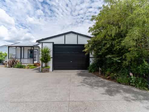 25B Clifton Avenue, Carterton