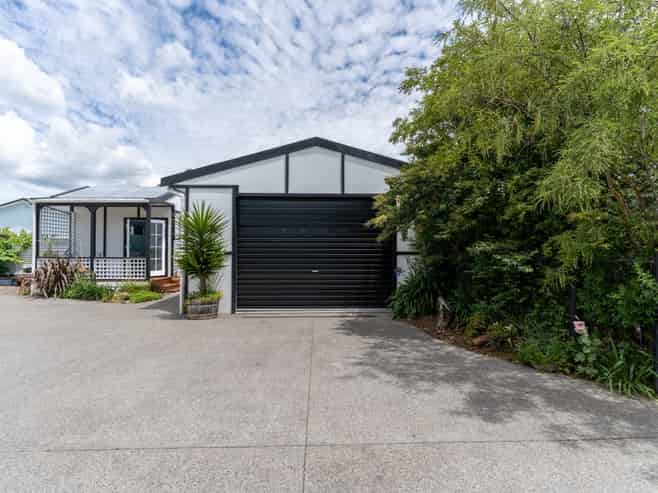 25B Clifton Avenue, Carterton