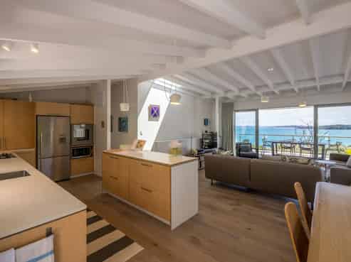 45 Kennedy Point Road, Surfdale