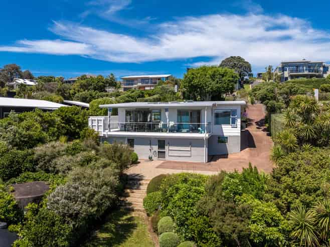 45 Kennedy Point Road, Surfdale