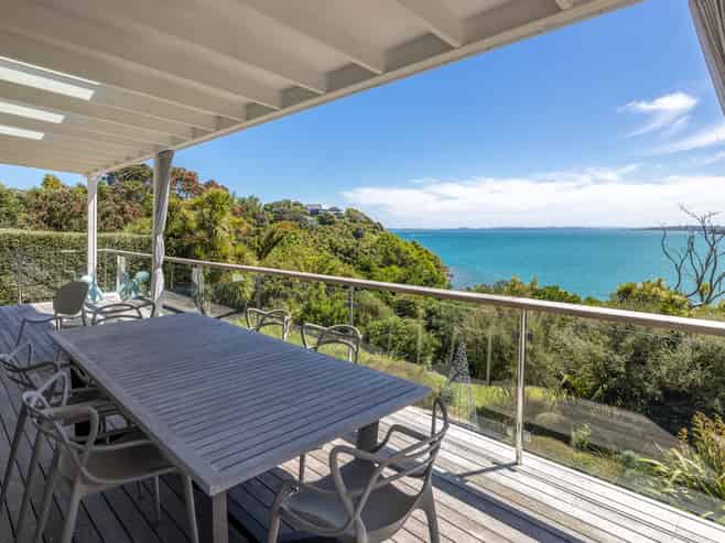 45 Kennedy Point Road, Surfdale