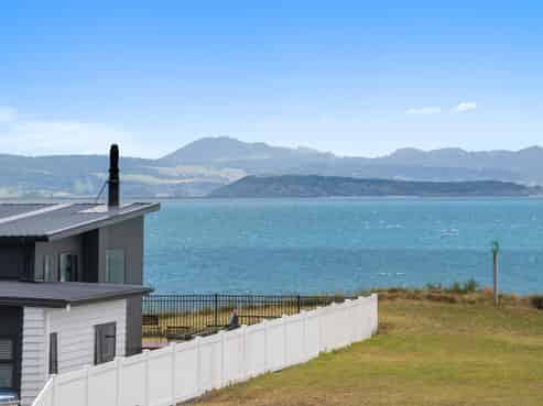 25 Karoro Road, One Tree Point