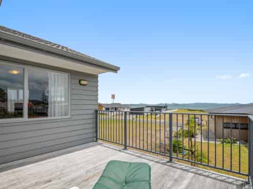 25 Karoro Road, One Tree Point