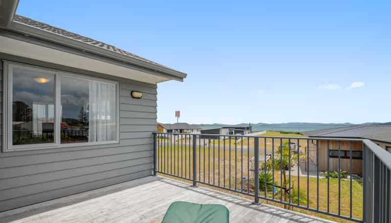 25 Karoro Road, One Tree Point