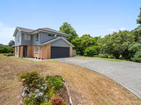 25 Karoro Road, One Tree Point