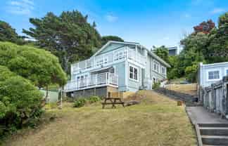 49 Hungerford Road, Lyall Bay