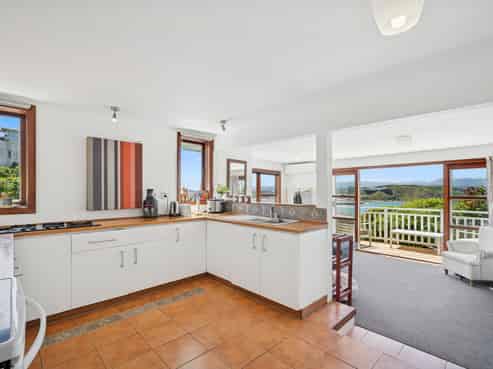 49 Hungerford Road, Lyall Bay