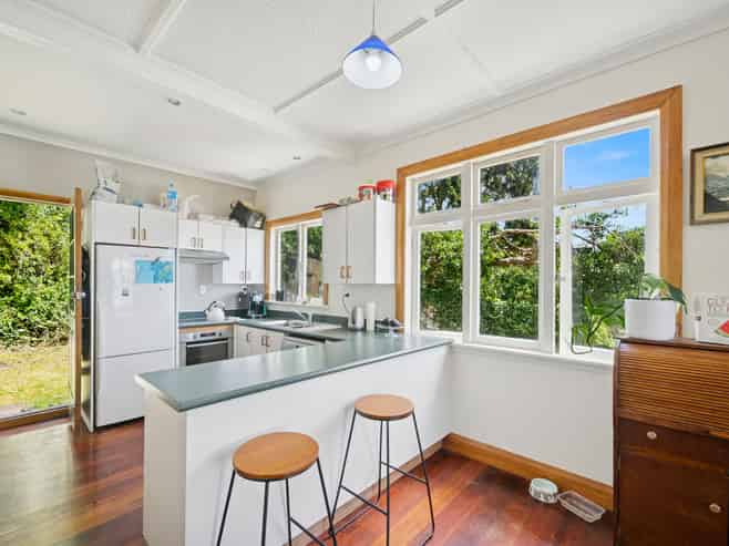 49 Hungerford Road, Lyall Bay