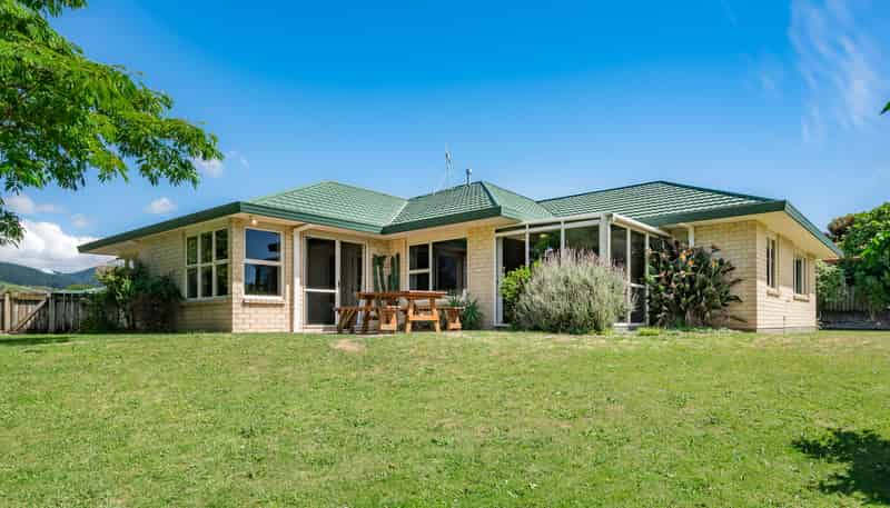 10 Crown Hill, Paraparaumu