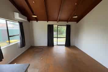 26B Hennessey Street East (right), Foxton Beach