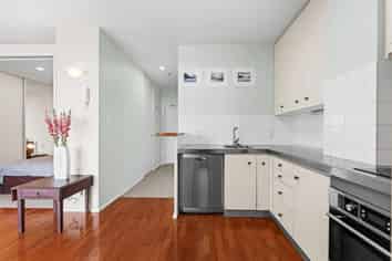 4E/15 Augustus Terrace, Parnell