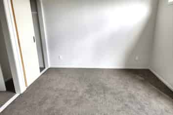 8/7 Johnston Grove , Taita