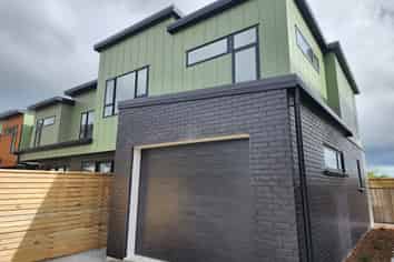 8/7 Johnston Grove , Taita