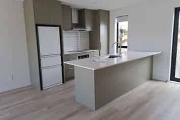 8/7 Johnston Grove , Taita