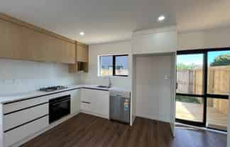 7B Chelburn Crescent, Mangere East