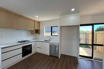 7B Chelburn Crescent, Mangere East