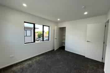 7B Chelburn Crescent, Mangere East