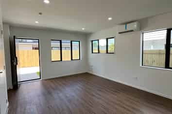 7B Chelburn Crescent, Mangere East