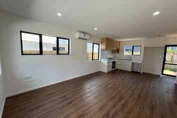 7B Chelburn Crescent, Mangere East