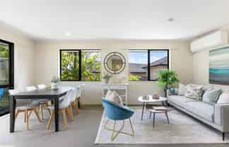 18 Regents Park Place, Westgate