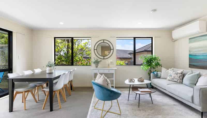 18 Regents Park Place, Westgate