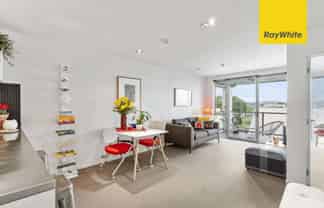 6V/435 New North Road, Kingsland