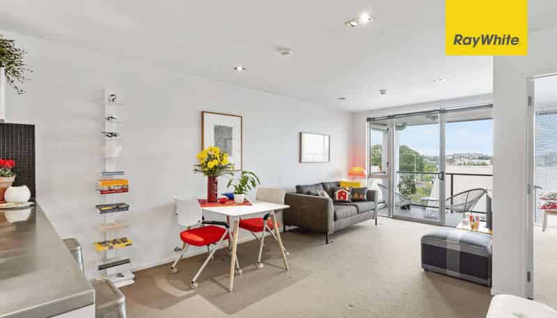 6V/435 New North Road, Kingsland