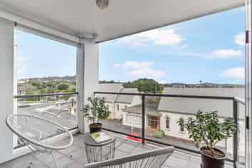 6V/435 New North Road, Kingsland