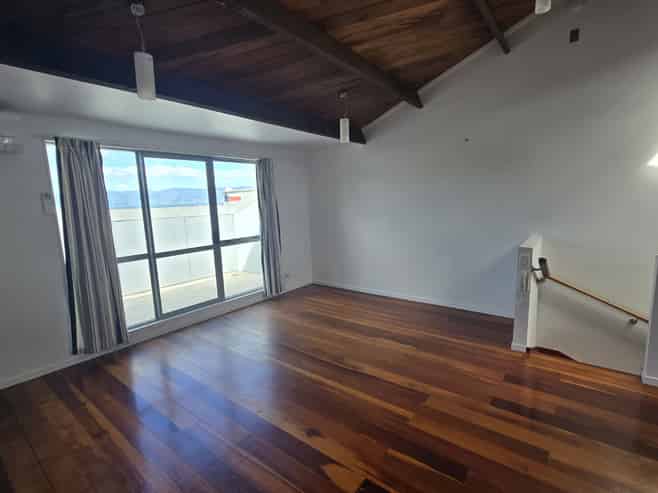 8/220 Thorndon Quay , Thorndon