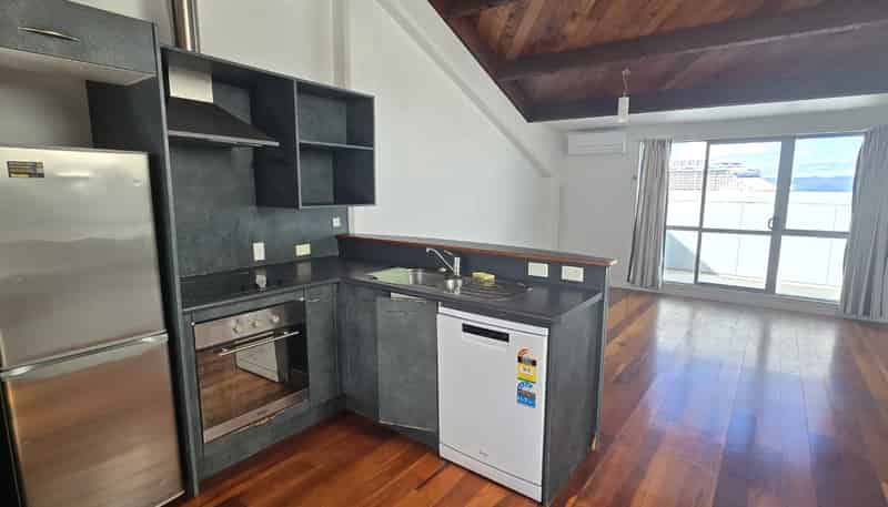 8/220 Thorndon Quay , Thorndon