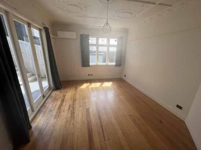 24 Myrtle Crescent , Mount Cook