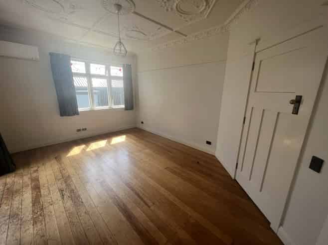 24 Myrtle Crescent , Mount Cook