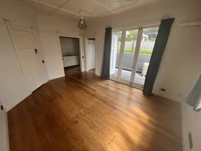 24 Myrtle Crescent , Mount Cook