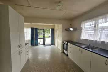 33 Main Road, Wainuiomata