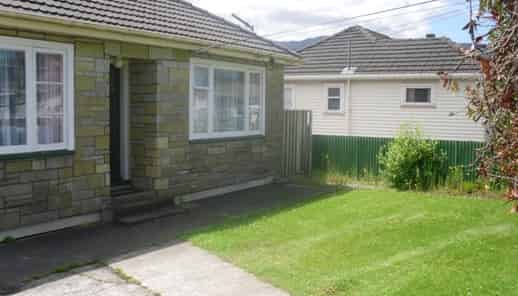 33 Main Road, Wainuiomata