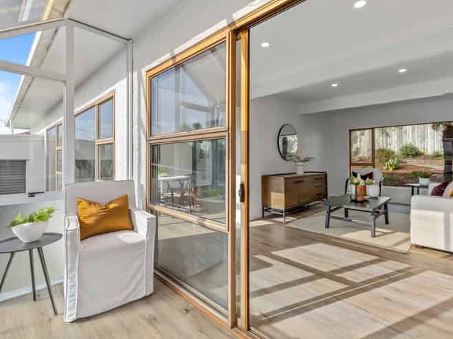 2/867 Beach Road, Torbay