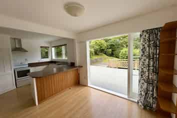 135 Taylor Terrace, Tawa